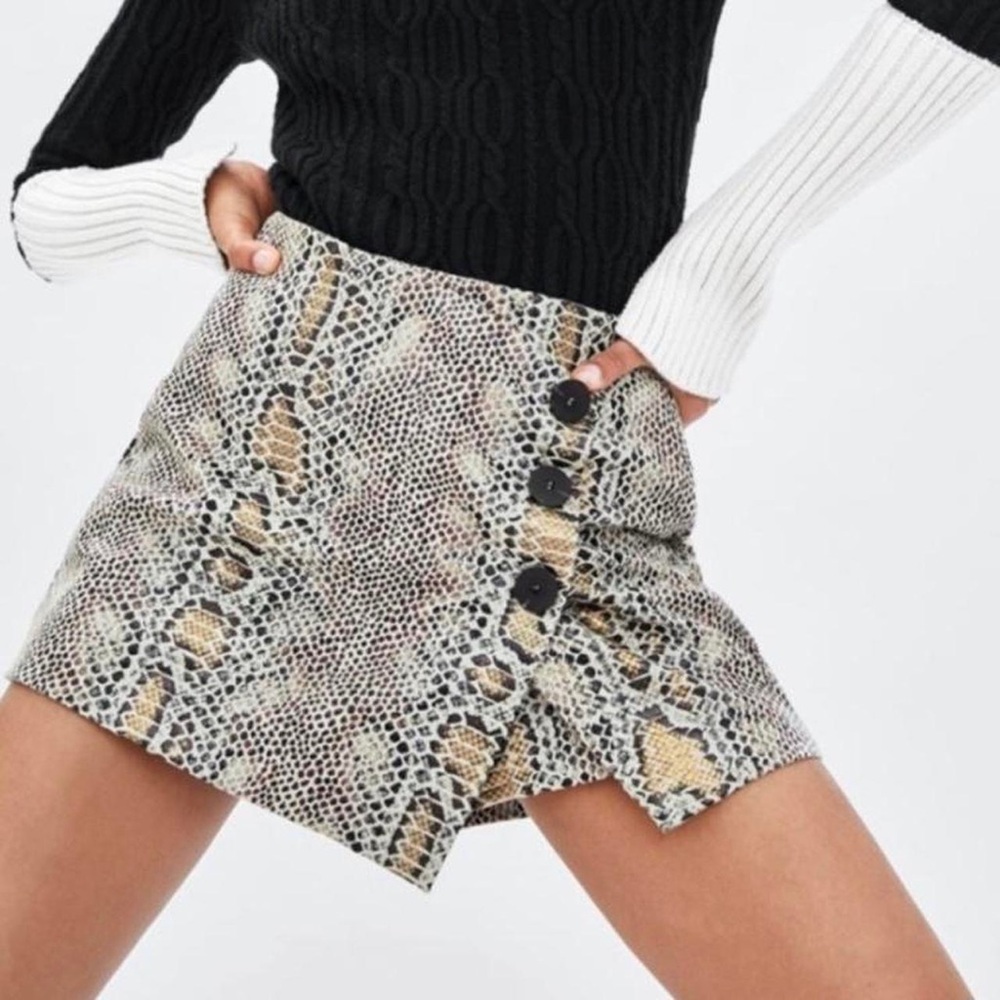 Zara Snakeskin Print Women's Shorts